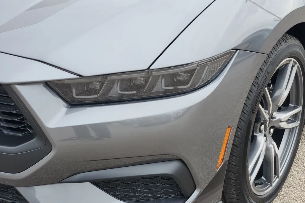 2025 Ford Mustang EcoBoost photo 1