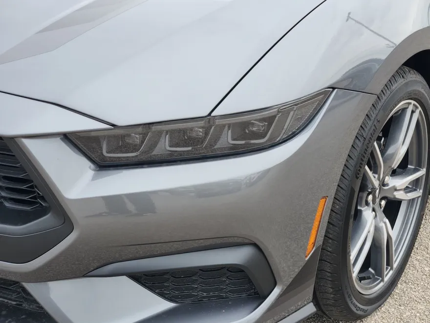 2025 Ford Mustang EcoBoost photo 1