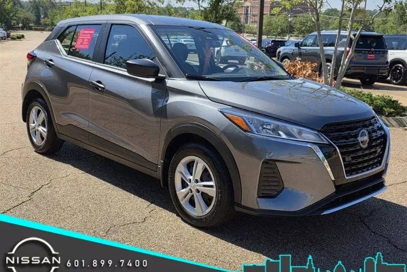 2025 Nissan Kicks Play S photo 1