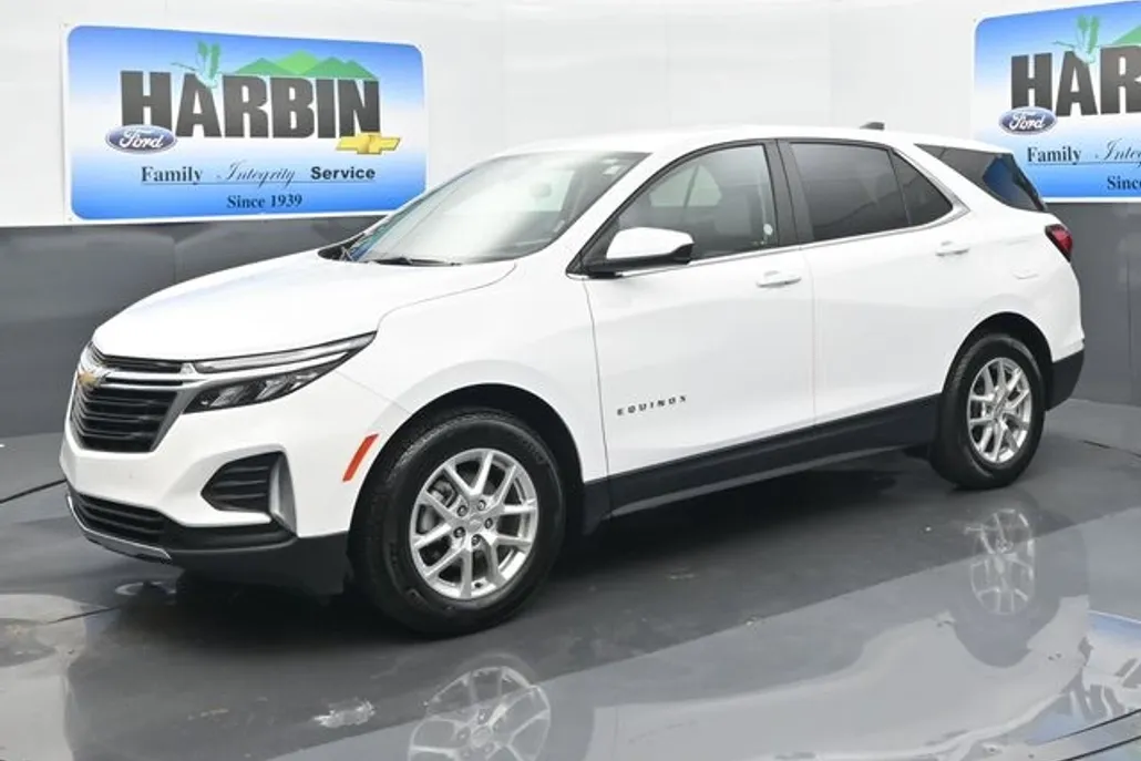 2024 Chevrolet Equinox LT photo 1