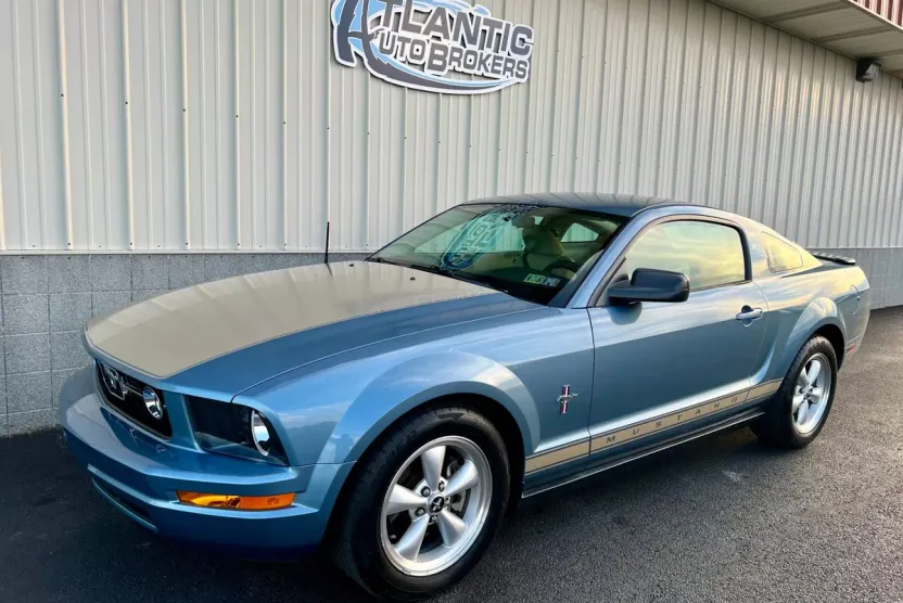 2008 Ford Mustang V6 Premium photo 1
