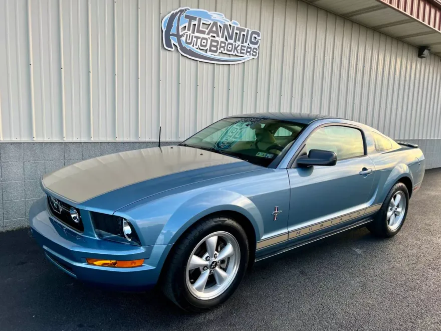 2008 Ford Mustang V6 Premium photo 1