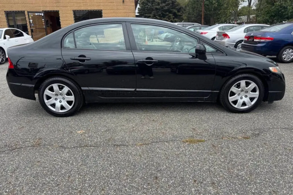 2010 Honda Civic LX photo 1