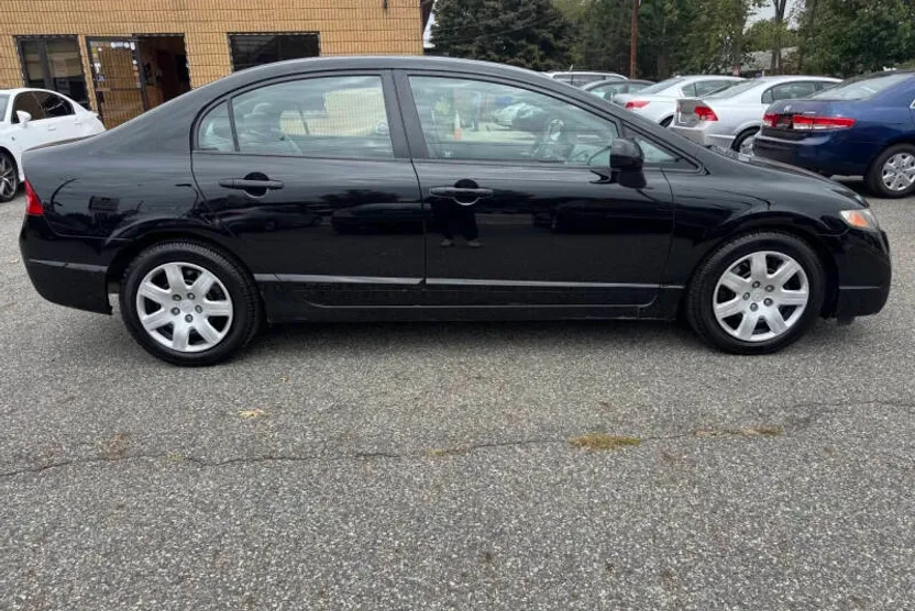 2010 Honda Civic LX photo 1