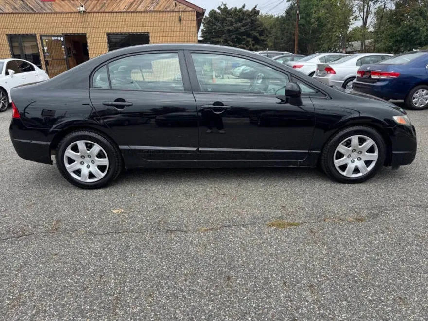 2010 Honda Civic LX photo 1