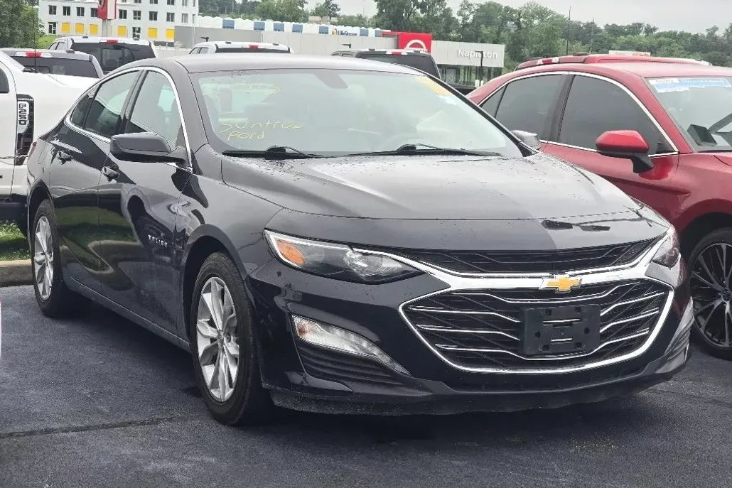 2022 Chevrolet Malibu 1LT photo 1