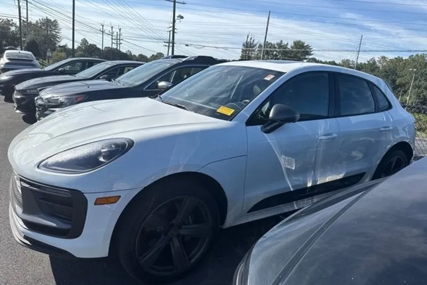 2024 Porsche Macan Base photo 1