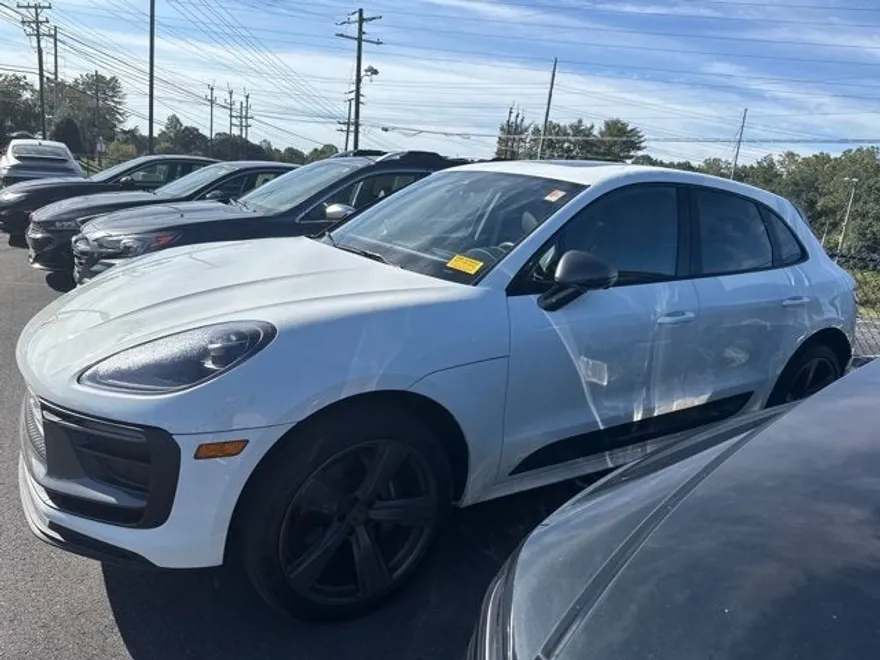 2024 Porsche Macan Base photo 1