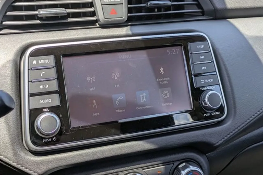2025 Nissan Versa 1.6 S photo 1