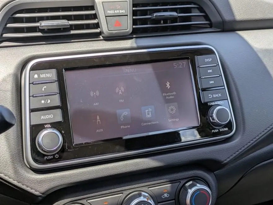 2025 Nissan Versa 1.6 S photo 1