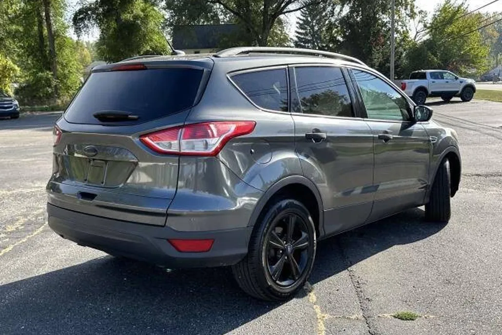 2015 Ford Escape S photo 1