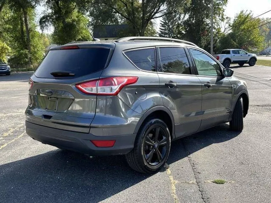 2015 Ford Escape S photo 1