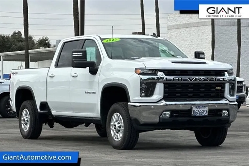 2022 Chevrolet Silverado LT photo 1