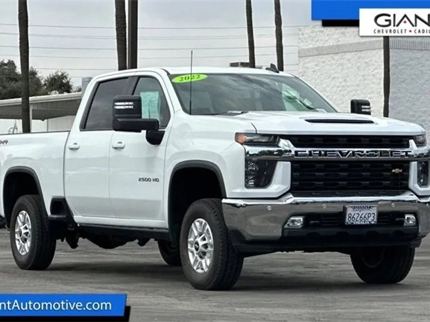 2022 Chevrolet Silverado LT photo 1