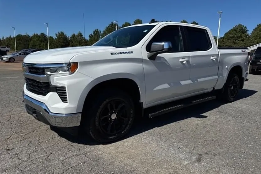 2022 Chevrolet Silverado 1500 LT photo 1