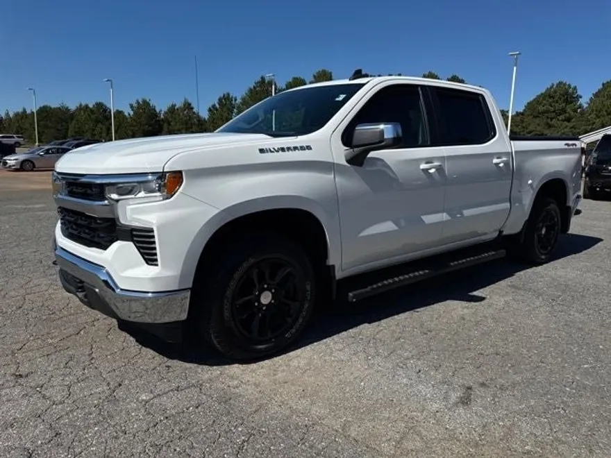 2022 Chevrolet Silverado 1500 LT photo 1