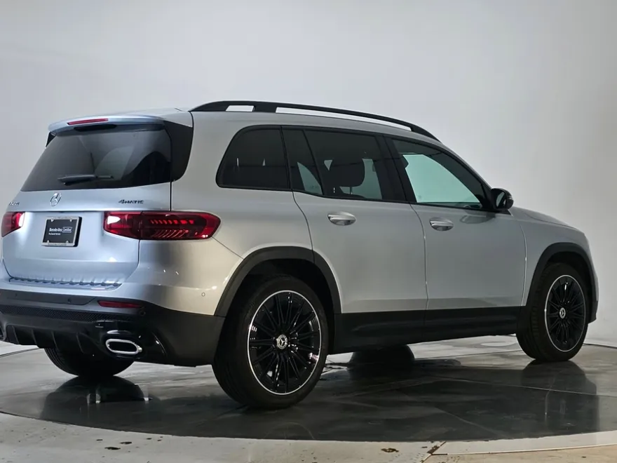 2025 Mercedes Benz GLB 250 4MATIC photo 1