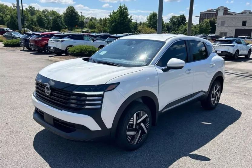 2025 Nissan Kicks SV photo 1