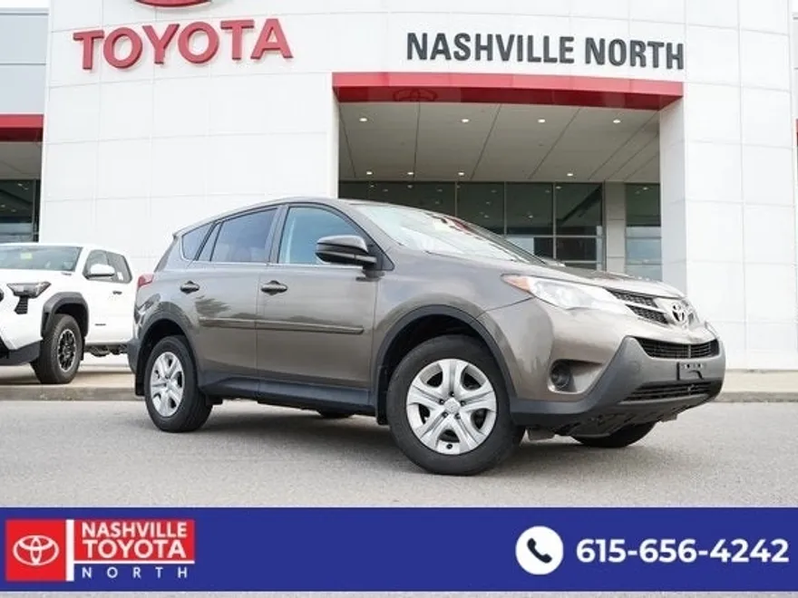 2015 Toyota RAV4 LE photo 1