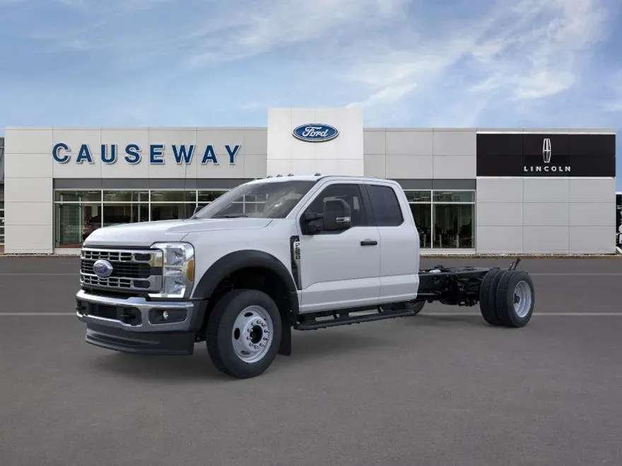 2025 Ford F-550 XL photo 1
