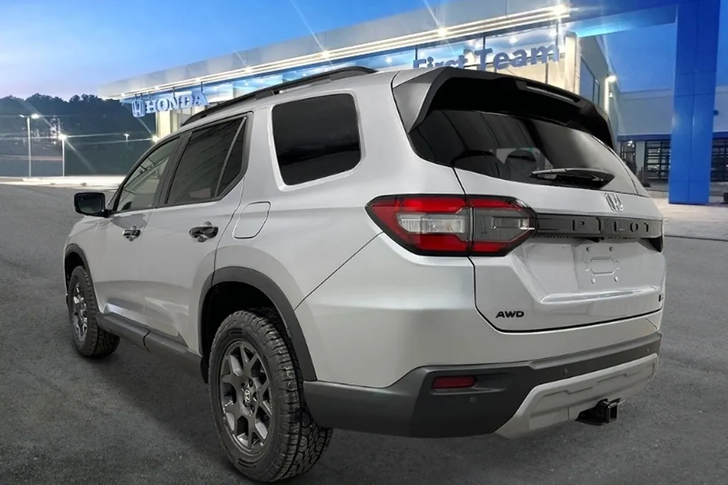 2025 Honda Pilot TrailSport photo 1