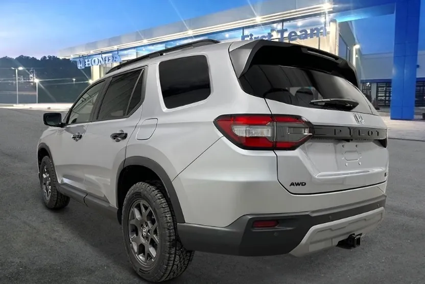 2025 Honda Pilot TrailSport photo 1