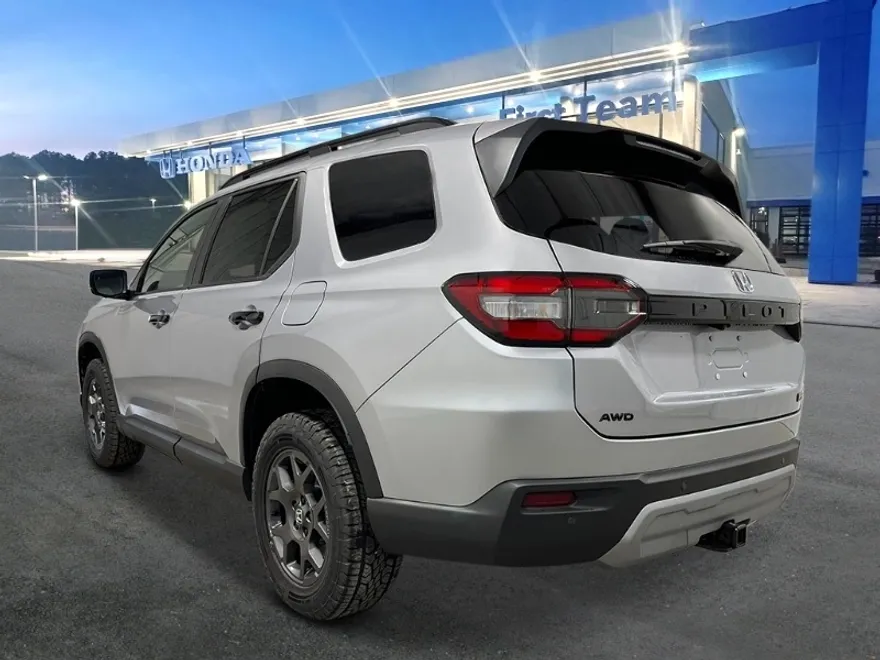 2025 Honda Pilot TrailSport photo 1