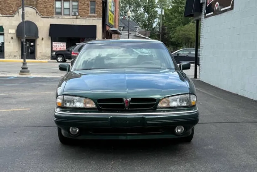 1992 Pontiac Bonneville SE photo 1