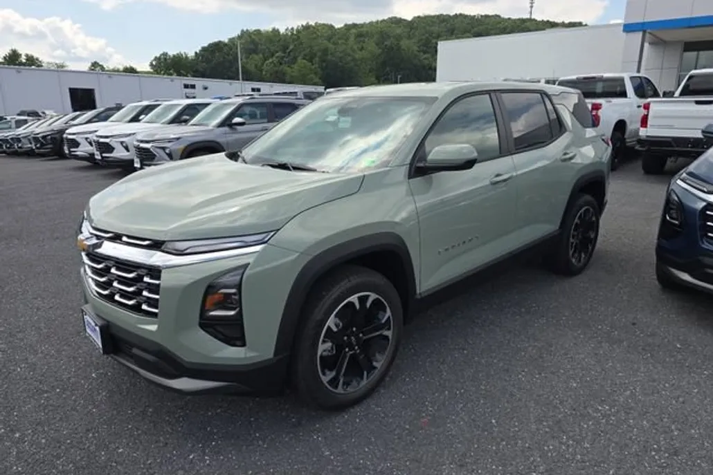 2026 Chevrolet Equinox LT photo 1