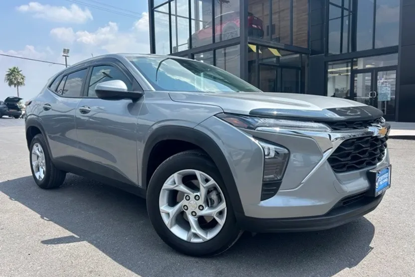 2025 Chevrolet Trax LS photo 1