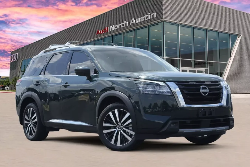 2024 Nissan Pathfinder Platinum photo 1