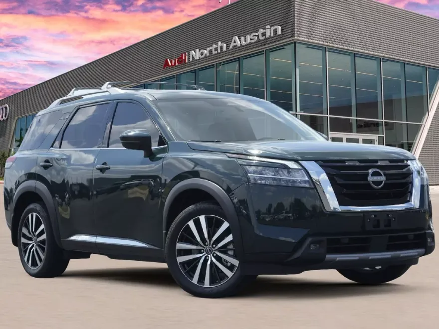 2024 Nissan Pathfinder Platinum photo 1