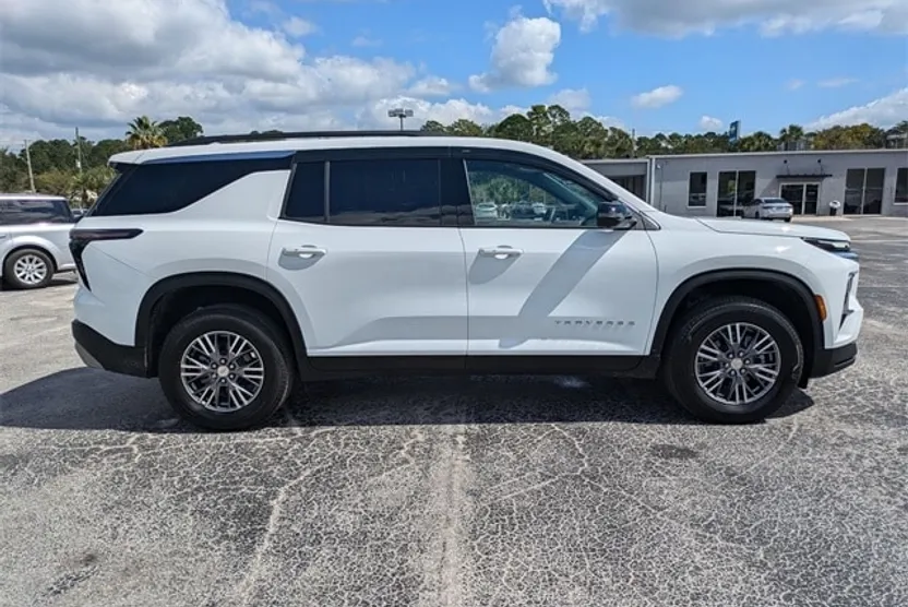 2025 Chevrolet Traverse photo 1