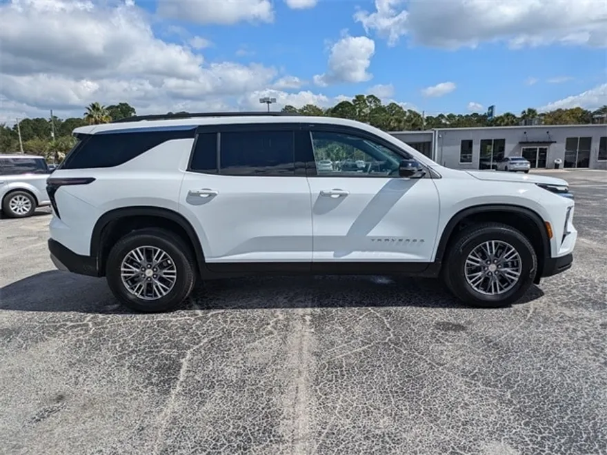 2025 Chevrolet Traverse photo 1