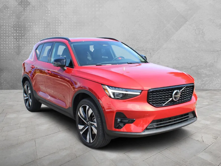 2024 Volvo XC40 Plus photo 1