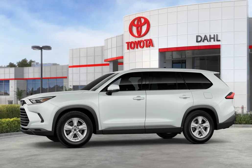 2025 Toyota Grand Highlander LE photo 1