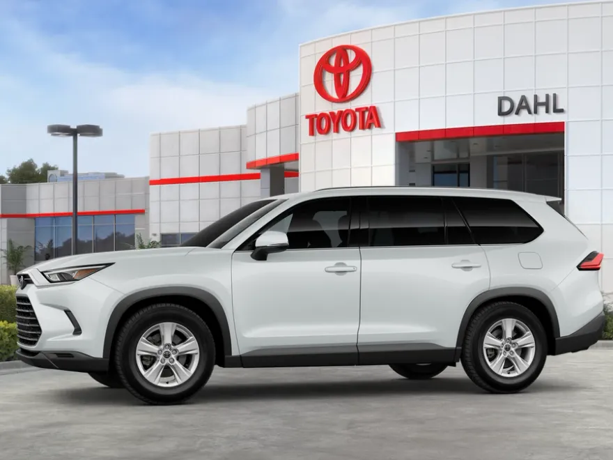 2025 Toyota Grand Highlander LE photo 1