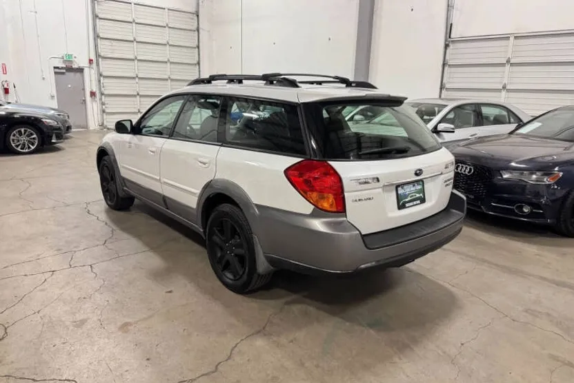 2005 Subaru Outback XT photo 1