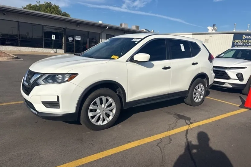 2020 Nissan Rogue S photo 1