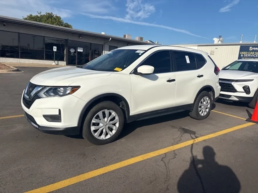 2020 Nissan Rogue S photo 1