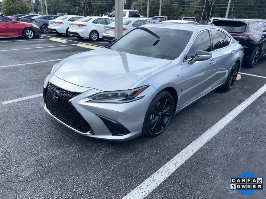2024 Lexus ES 300h photo 1
