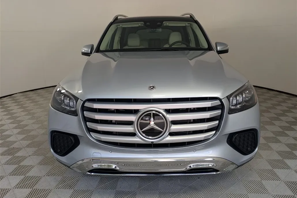 2026 Mercedes Benz GLS 450 4MATIC photo 1