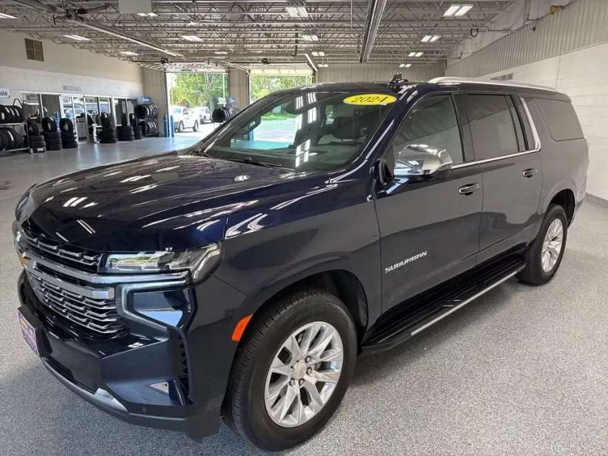 2024 Chevrolet Suburban Premier photo 1