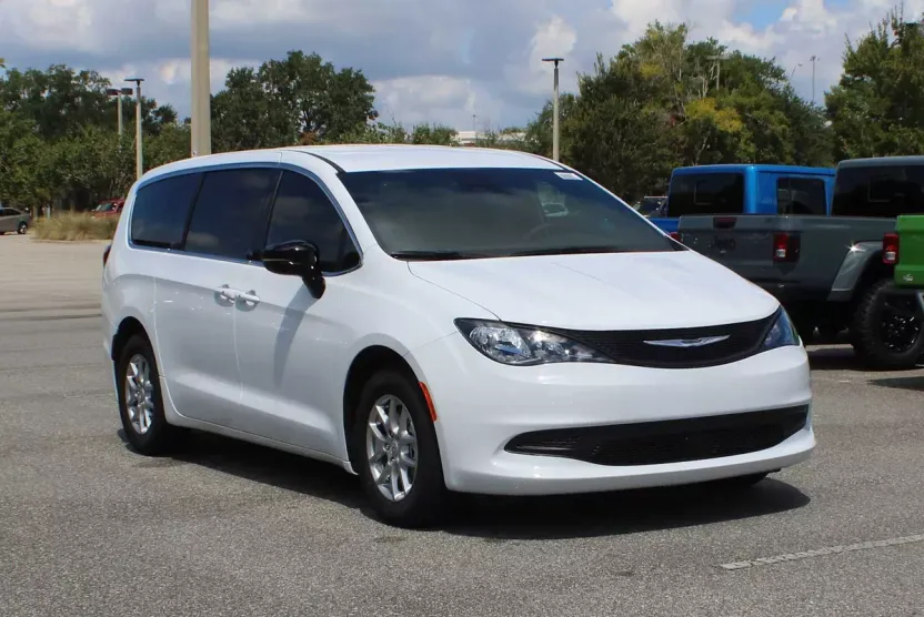 2026 Chrysler Voyager LX photo 1