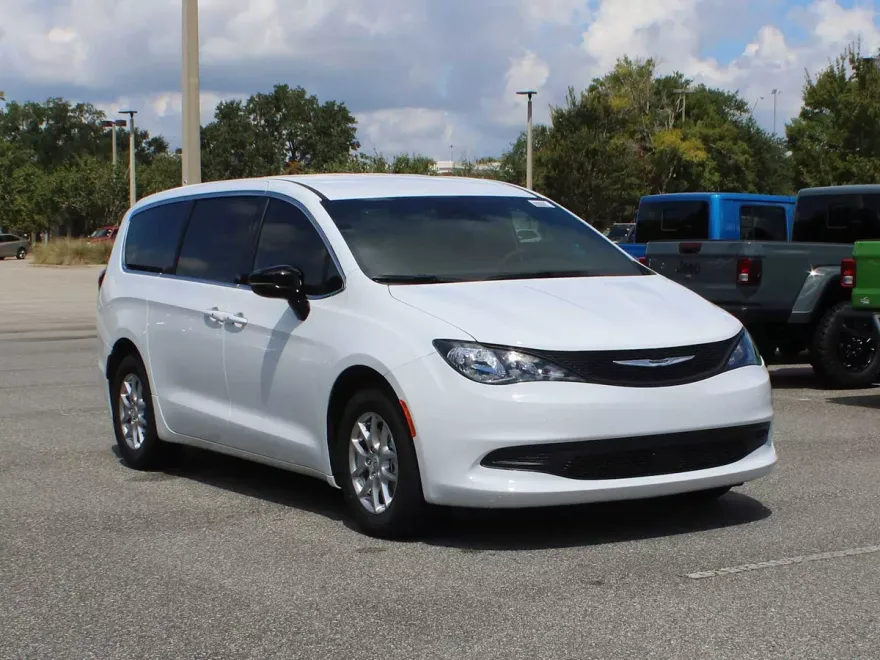 2026 Chrysler Voyager LX photo 1