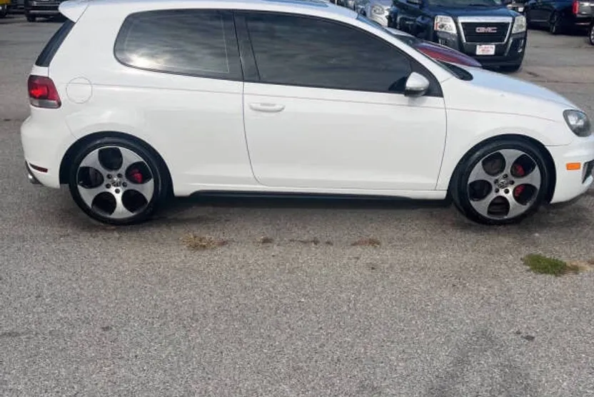 2012 Volkswagen Golf GTI Base photo 1