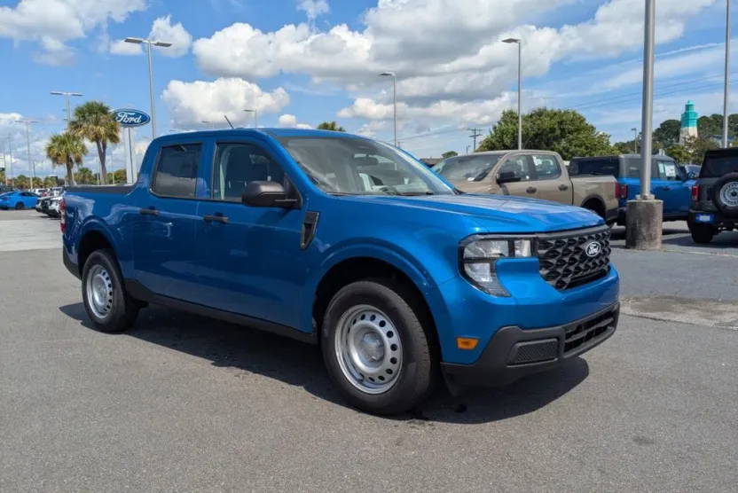 2025 Ford Maverick XL photo 1