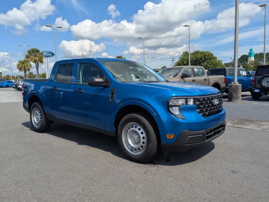 2025 Ford Maverick XL photo 1