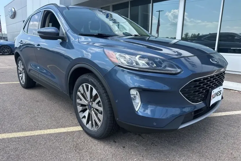 2020 Ford Escape Titanium Hybrid photo 1