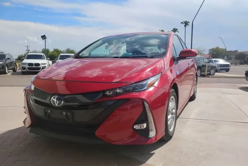 2021 Toyota Prius Prime Limited photo 1